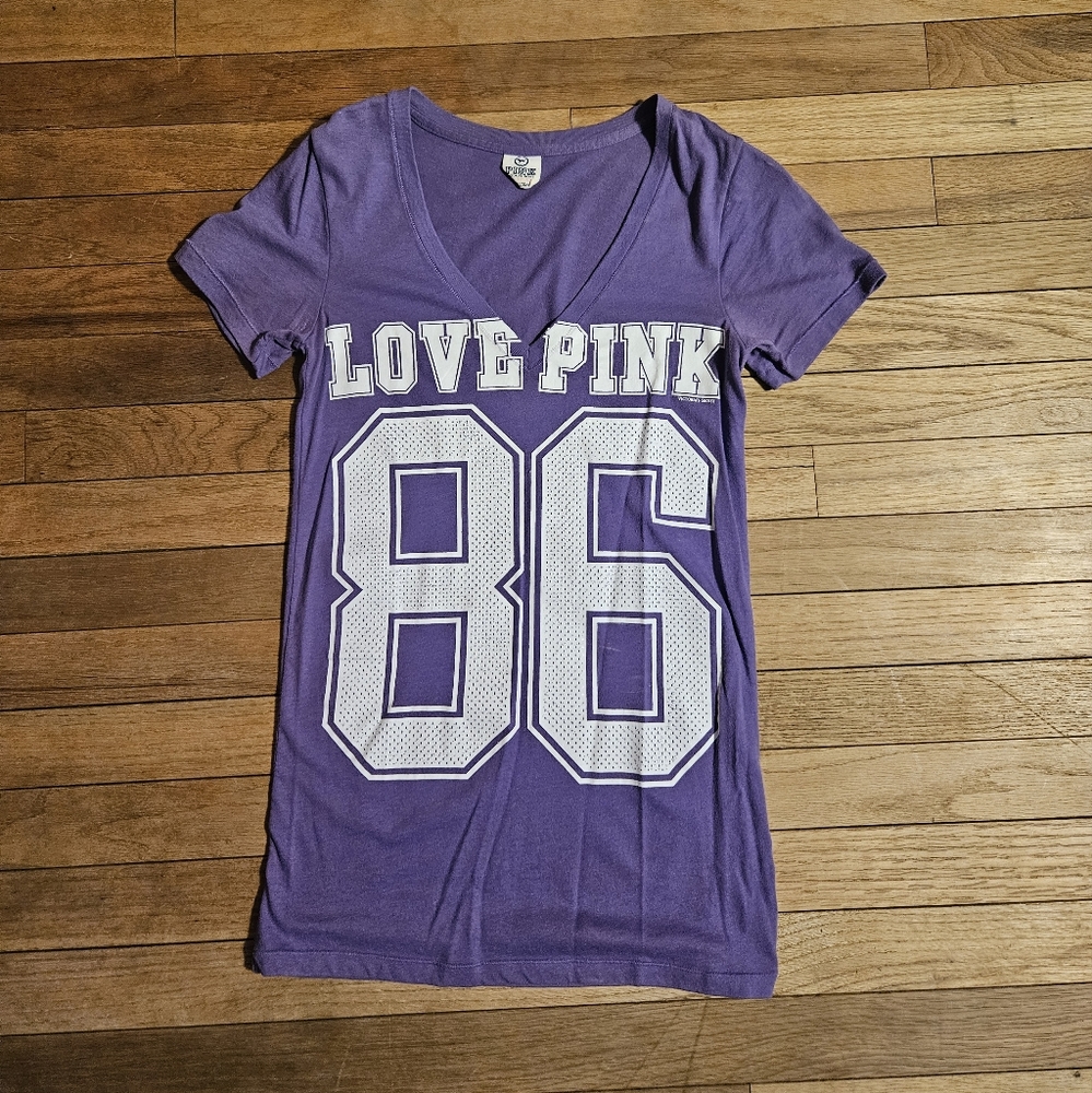VS Pink Vneck